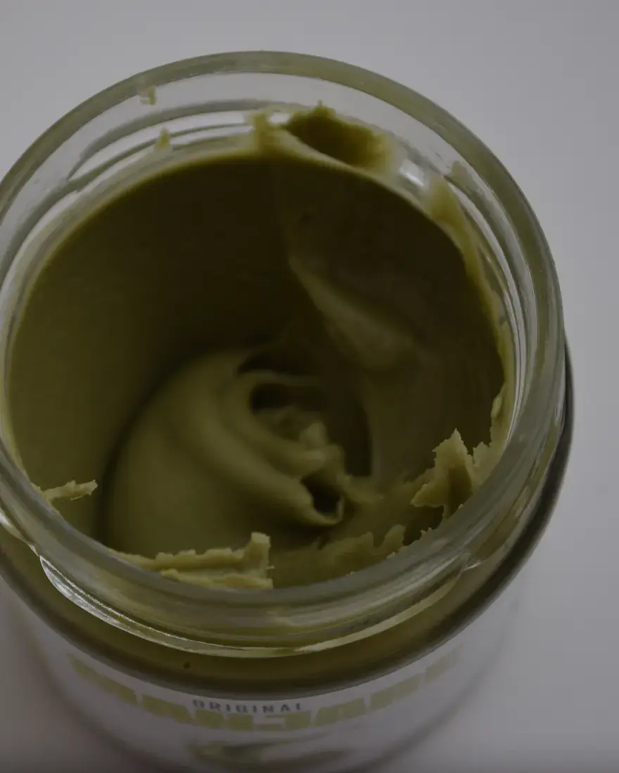 La crème de pistache Manjare dans son pot ouvert